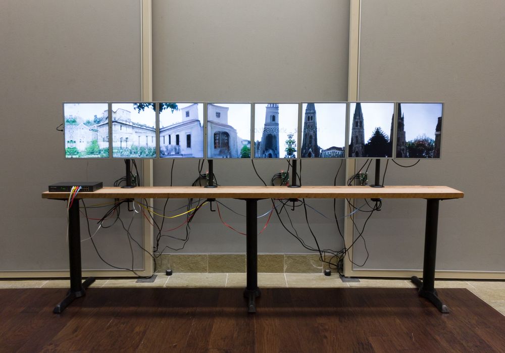 Panoramic display, consisting of 8 monitors.